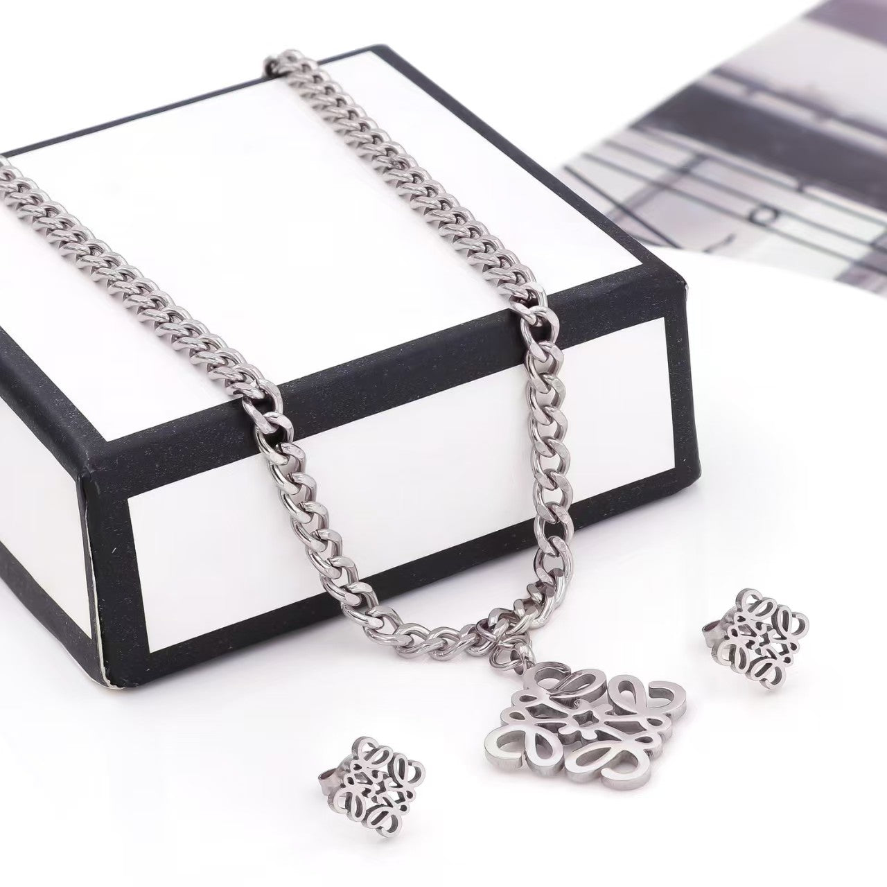 Jewelry set necklace and earrings HQ in gold / silver waterproof set