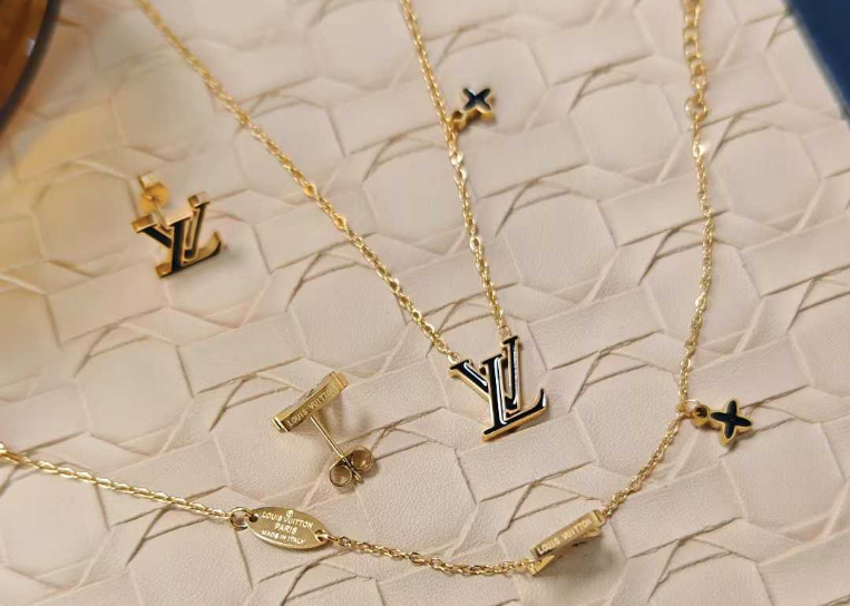 L&V set pink / black necklace & bracelet & earrings in gold with stamp HQ jewelry